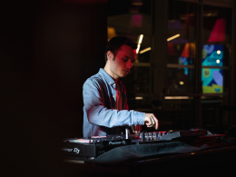 DJ