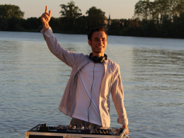 DJ
